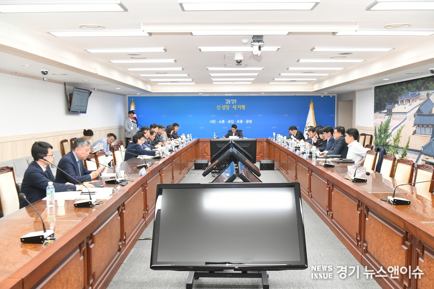 양주시청 상황실에서 'ㅕㅇ기북부 거점 공공의료기관 설립 필요성에 대한 타당성 용역보고회가 열리고 있다.