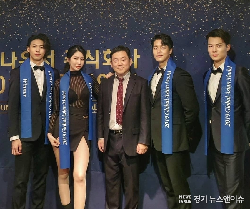 박현웅 대표와 본선 탑4 수상자들