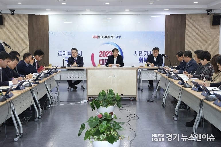 이동환 시장이 간부회의에서 공약사항의 속도감 있고 차질없는 추진을 당부하고 있다.(사진=고양특례시 제공)