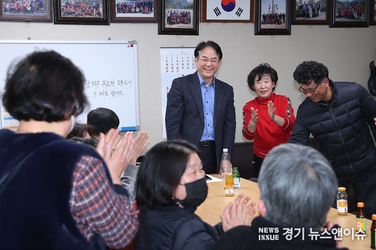 이동환 고양특례시장이 식사1통 주민들과 간담회를 갖고 있다.(사진=고양특례시 제공)