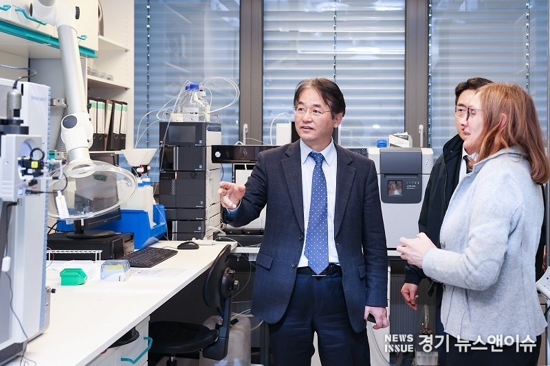 이동환 고양특례시장이 LDC를 방문해 주요 시설들을 둘러보고 있다. (사진=고양특례시 제공)<br>
<br>