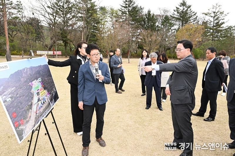 강수현 양주시장이 양주시립회암사지박물관에서 11일 열린 현장 간부회의에서 왕실축제 준비상황을 점검하고 있다. (사진=양주시 제공)