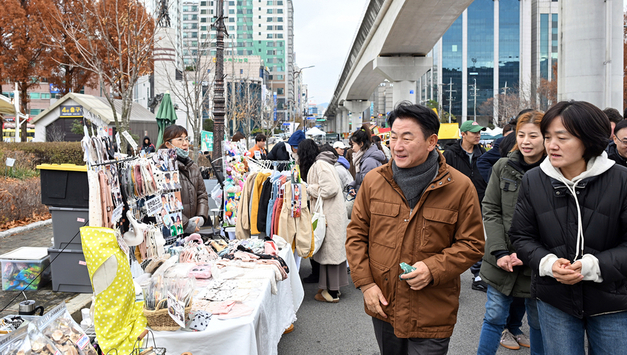 차 대신 사람이 걷는 날...의정부시, [차 없는 거리] 행사로 도심 활력 향상!